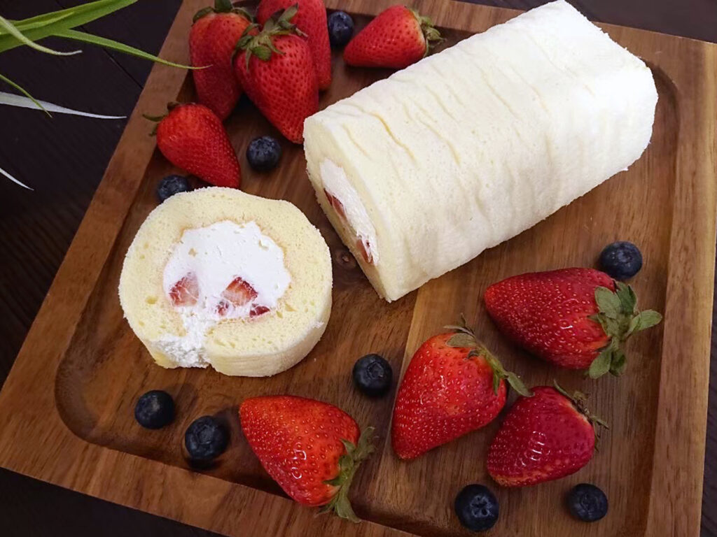 CakeYa Strawberry roll cake