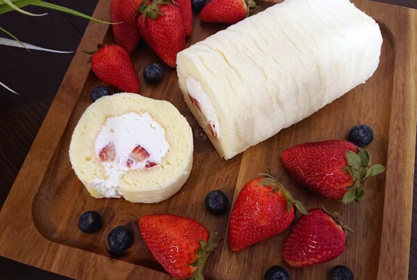 CakeYa Strawberry roll cake