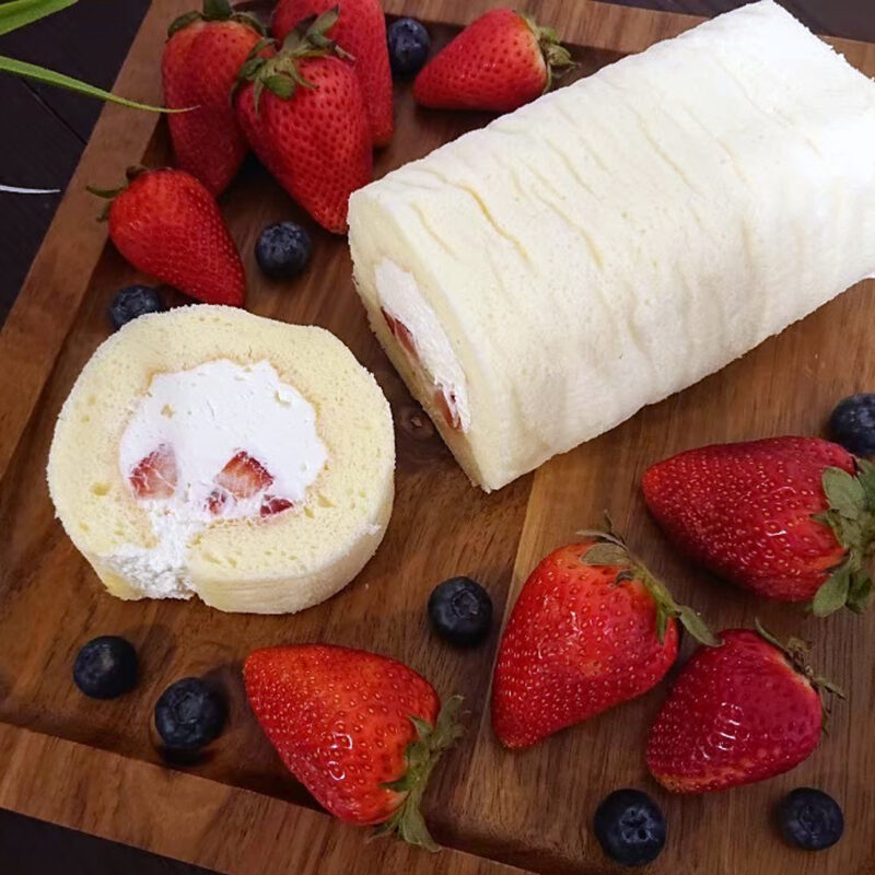 CakeYa Strawberry roll cake